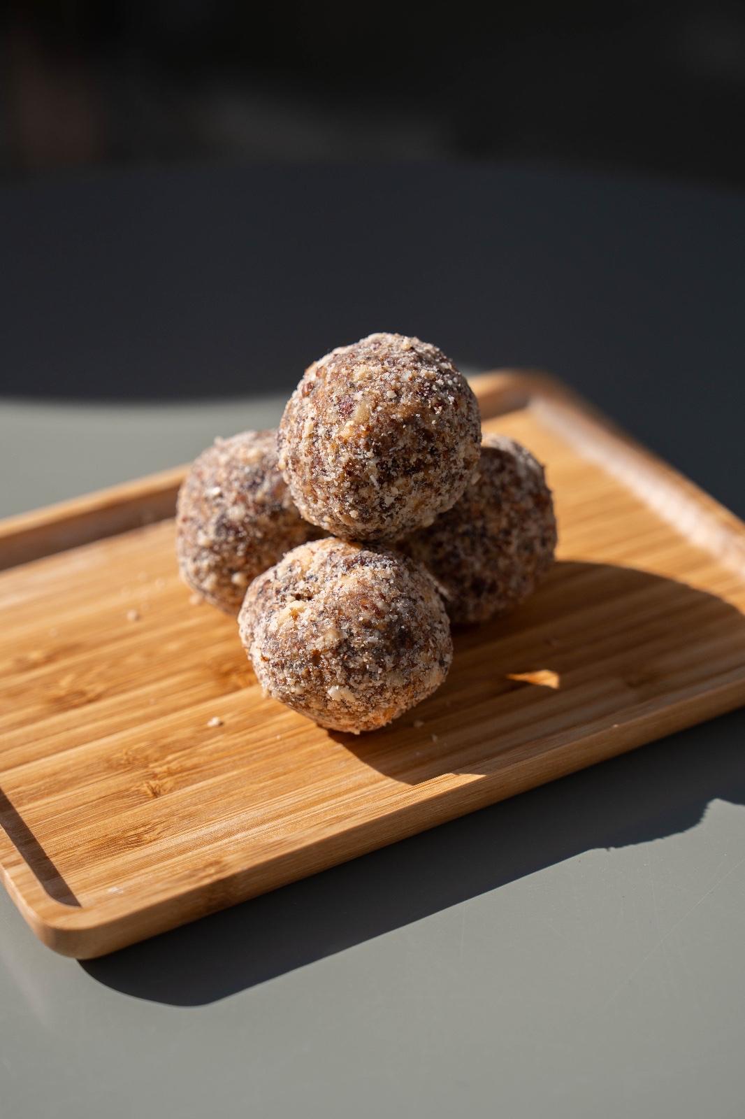 Croix100 Burger — croissant gourmet au bœuf et cheddar, concept original Bruxelles