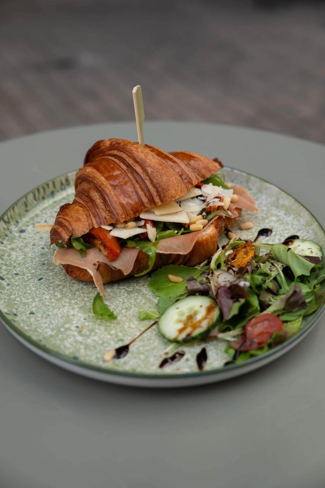 Création de croissant gourmet artisanal — privatisation Croix100 Bruxelles