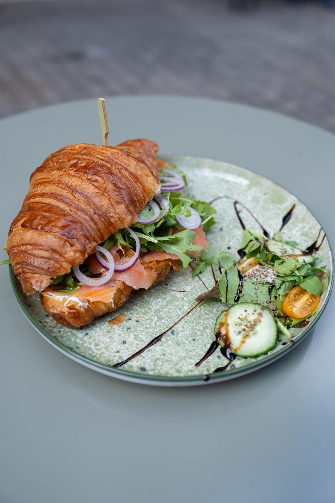 Dessert croissant sucré gourmet — menu privatisation Croix100 Bruxelles