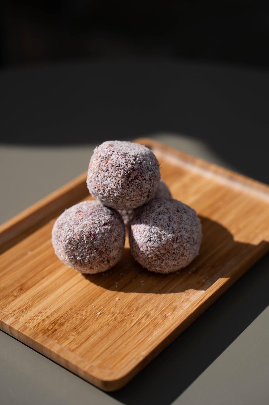 Piatto creativo — presentazione gourmet con erbe aromatiche